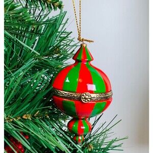 Finial Red Green Porcelain Hinged Surprise Gift Trinket Box Christmas Ornament
